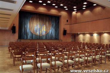 Velk� s�l: 150 � 400 m�st