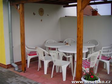 Posezen� pod pergolou